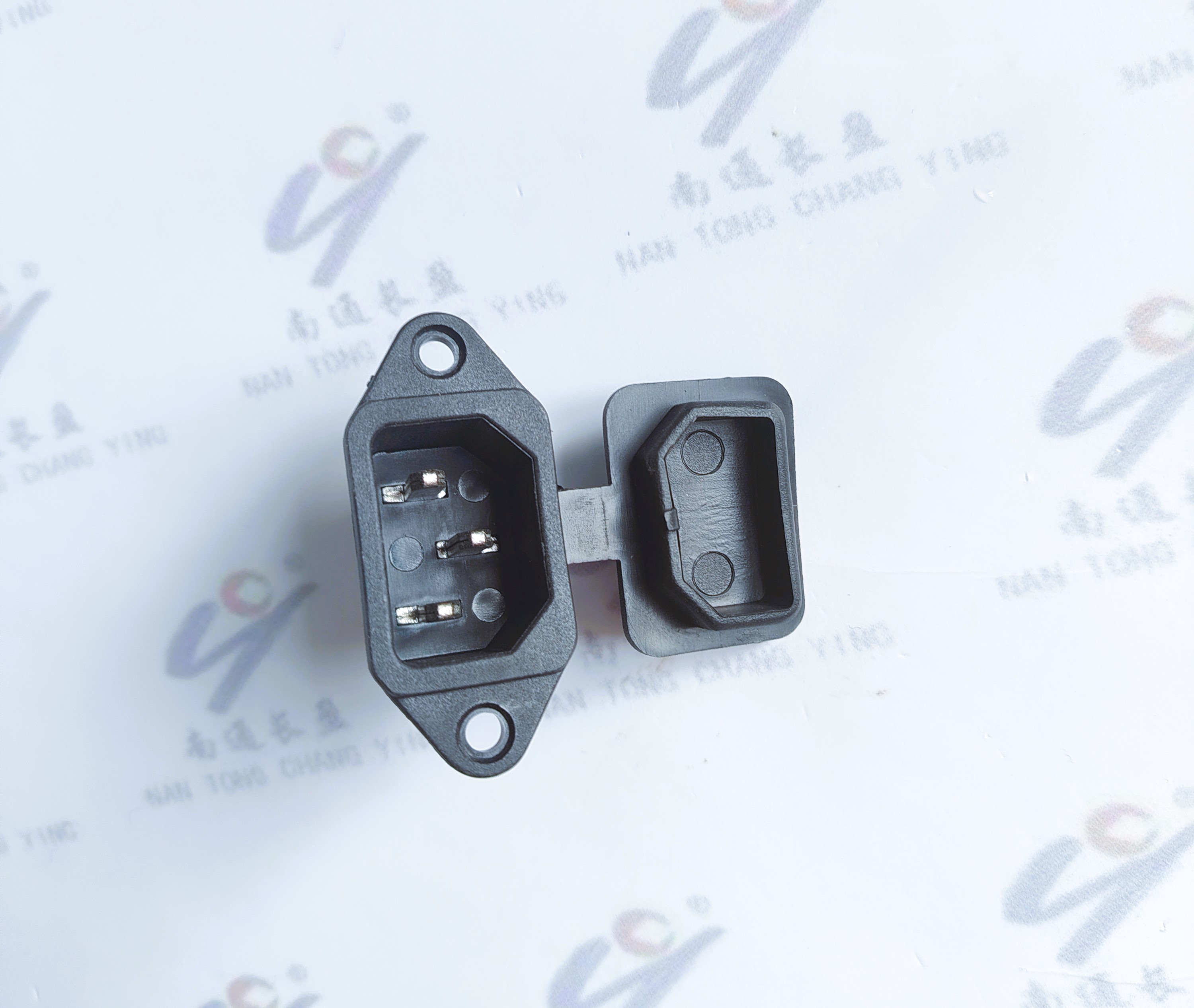 CYH0018-10A 品字尾插座自帶軟蓋子